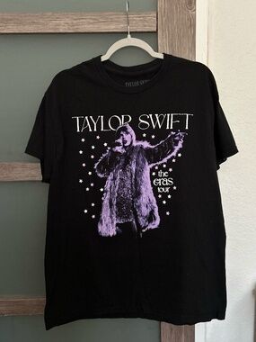 Taylor Swift | THE ERAS TOUR Live Photo Stars Official Concert Tee- Black-Size L